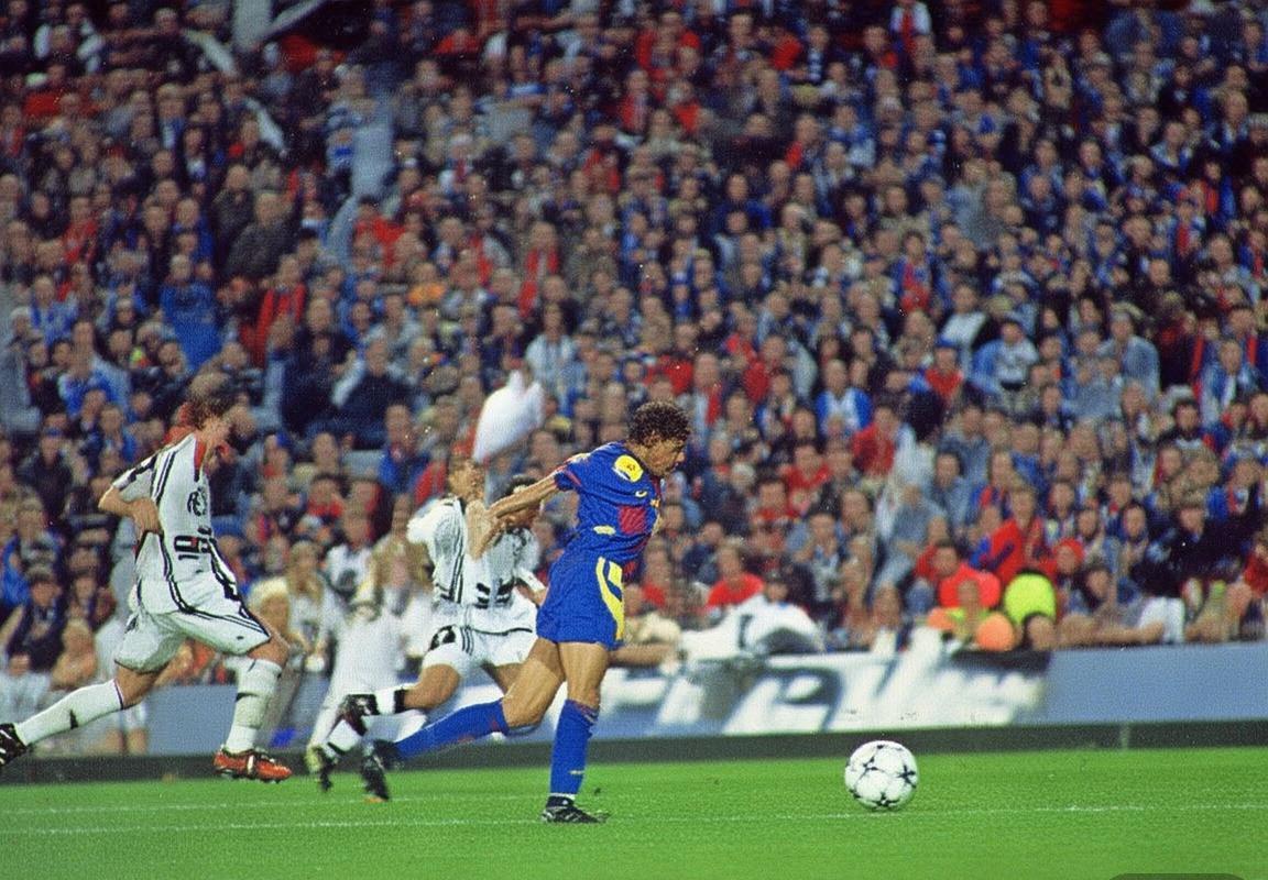 巴塞罗那对尤文图斯：巅峰对决中的足球文化交融与战术演进(图1)